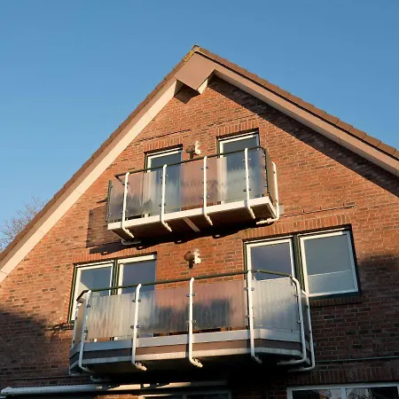 Strandstrasse 10, بوسم